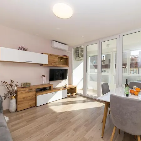 Apartman Morena Apartment
